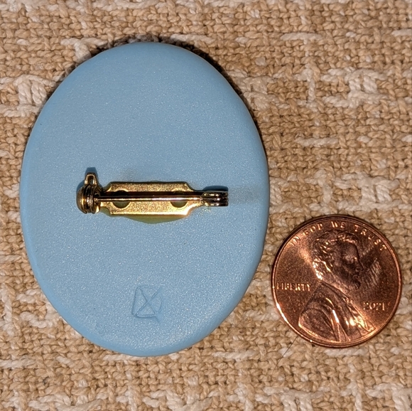 Vintage Blue and White Angel Cameo Brooch - Picture 3 of 4